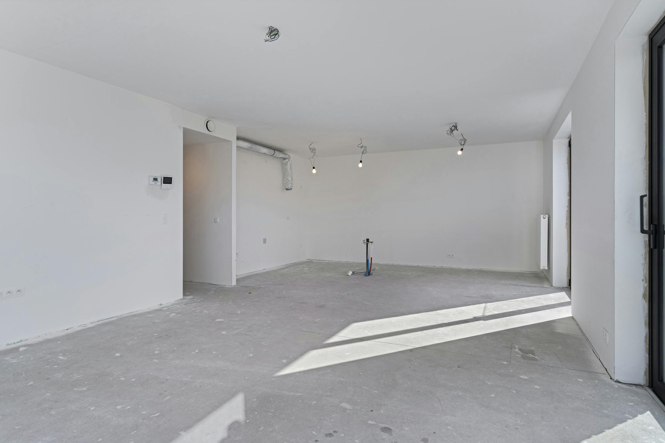 Lichtrijk 2-slpk appartement met riant terras te koop in Roeselare foto 6