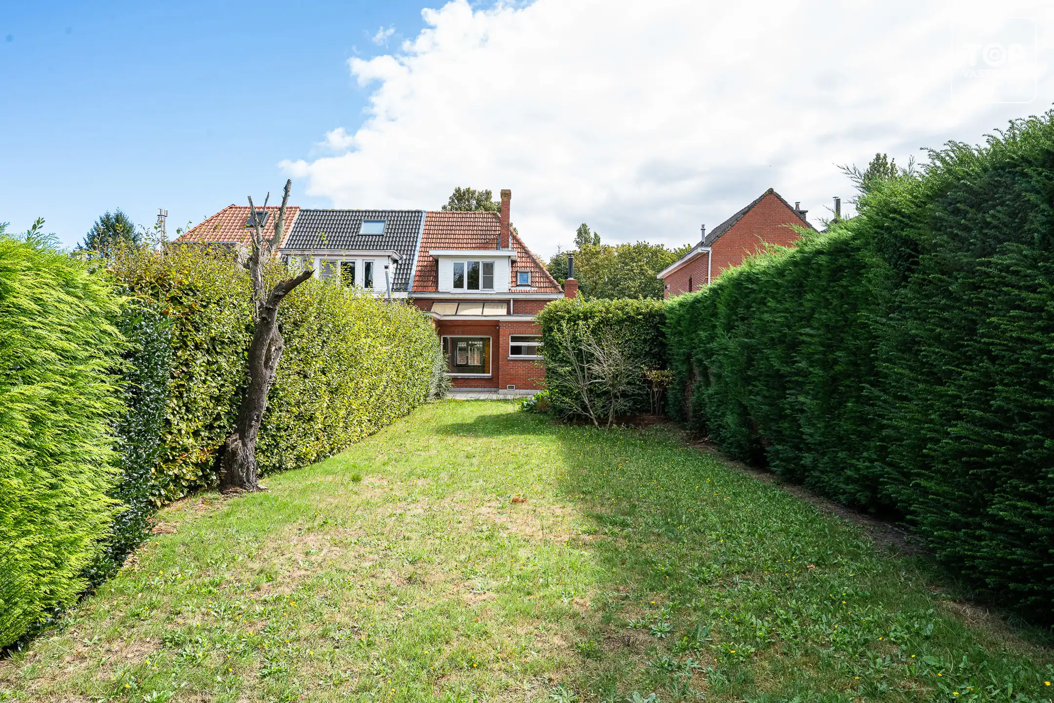 Te renoveren halfopen bebouwing met 3 slaapkamers, garage en ruime tuin op perceel van +-600 m² foto 24
