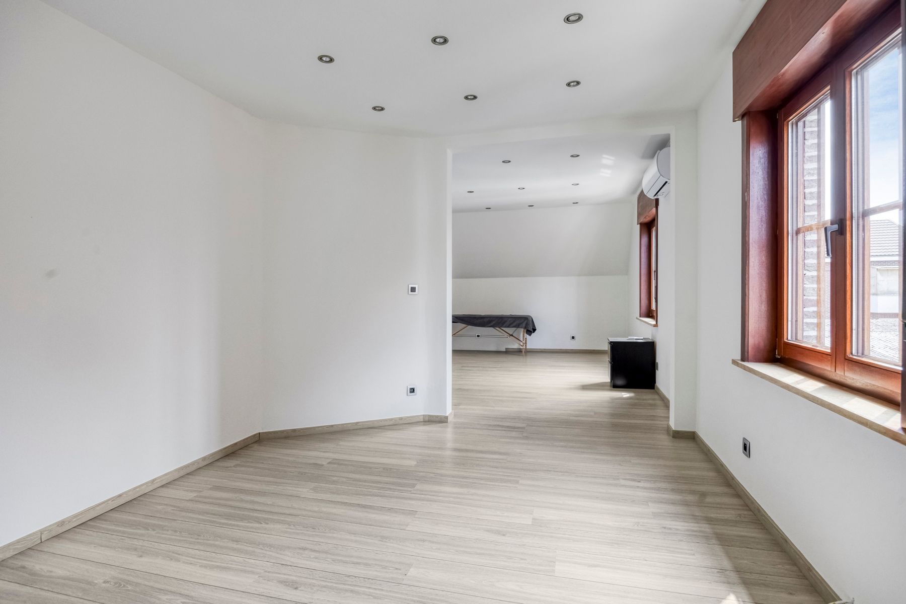 Ruime gezinswoning met 5 slaapkamers, tuin en garage foto 33