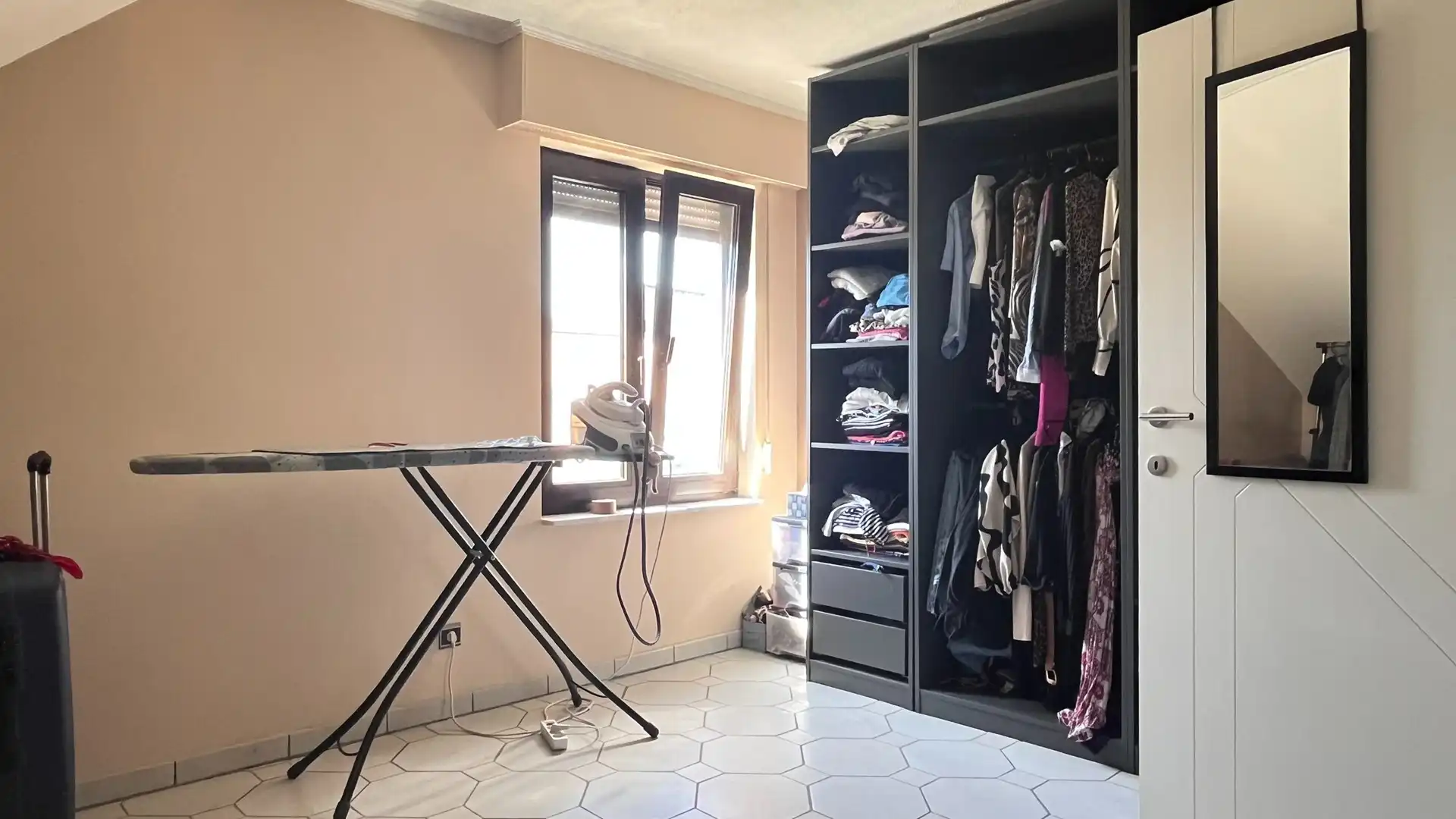 Vrijstaande woning met 4 slaapkamers en inpandige garage. foto 25