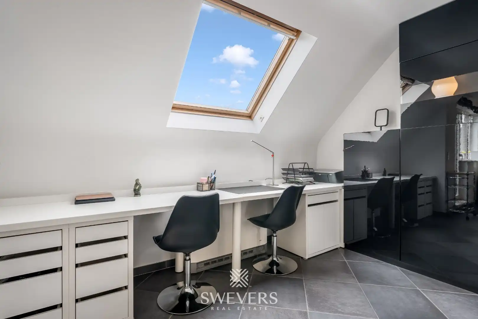 Ruim duplex appartement met 2 slaapkamers en garage foto 12