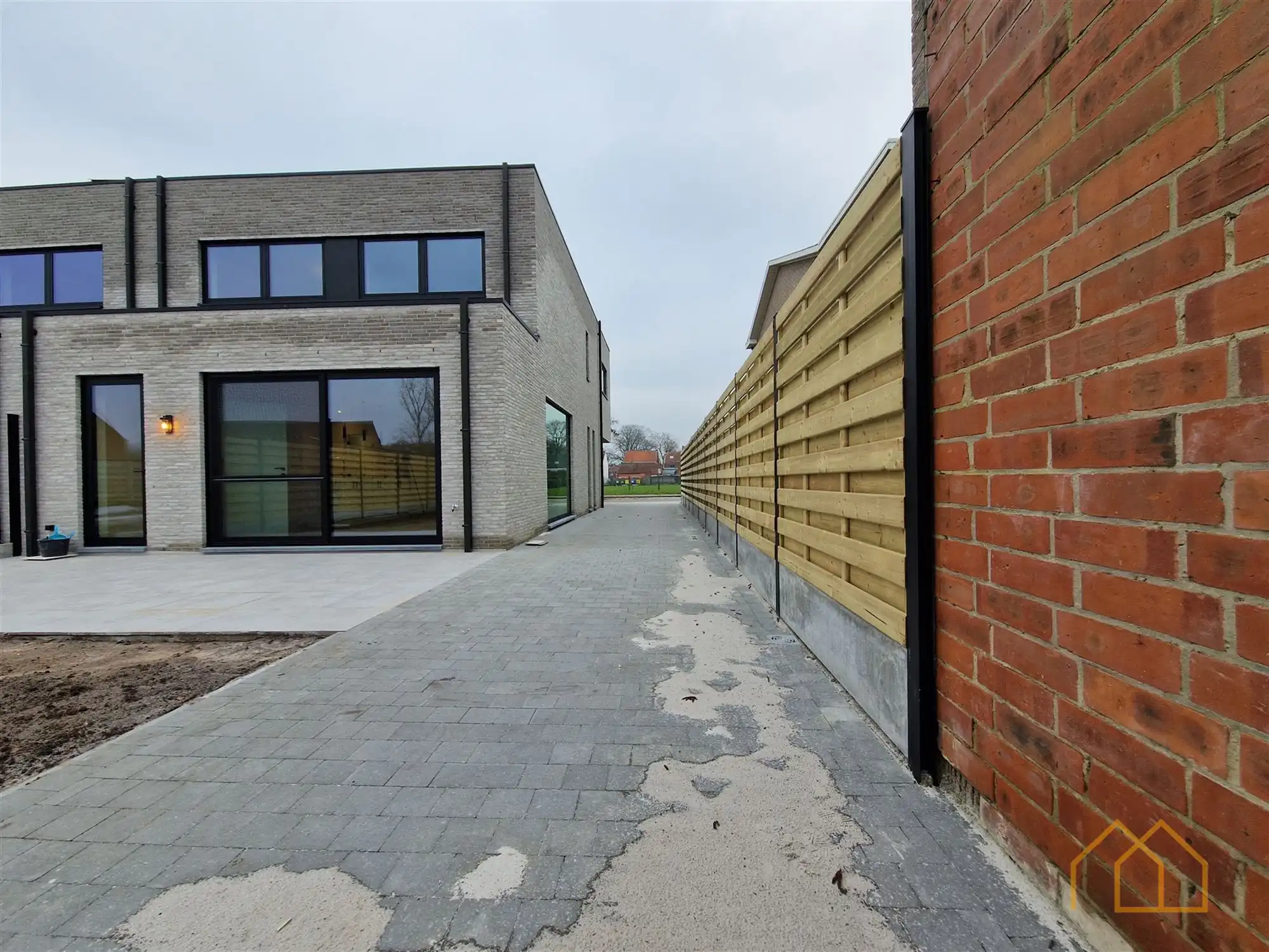 Moderne nieuwbouw met tuin en 3slk foto 24