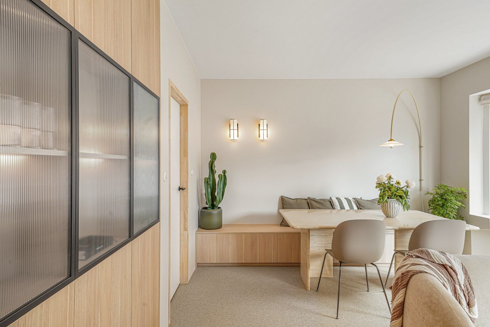 Luxueus gerenoveerd appartement met lateraal zeezicht foto 3