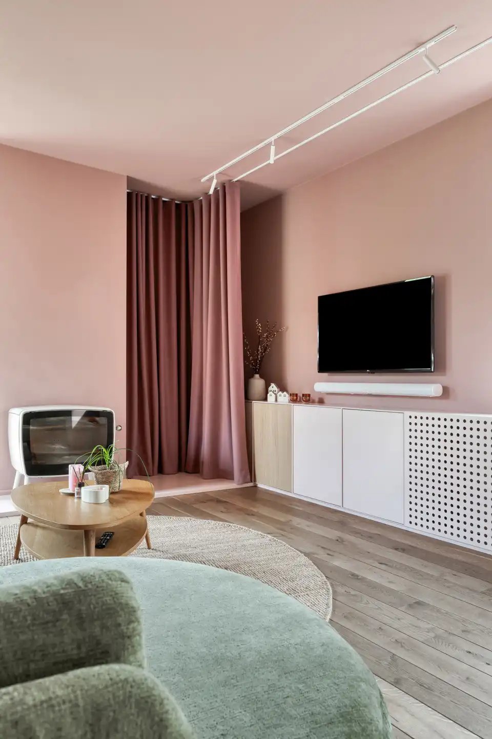 Rustig gelegen villa met prachtige tuin en zwemvijver foto 7