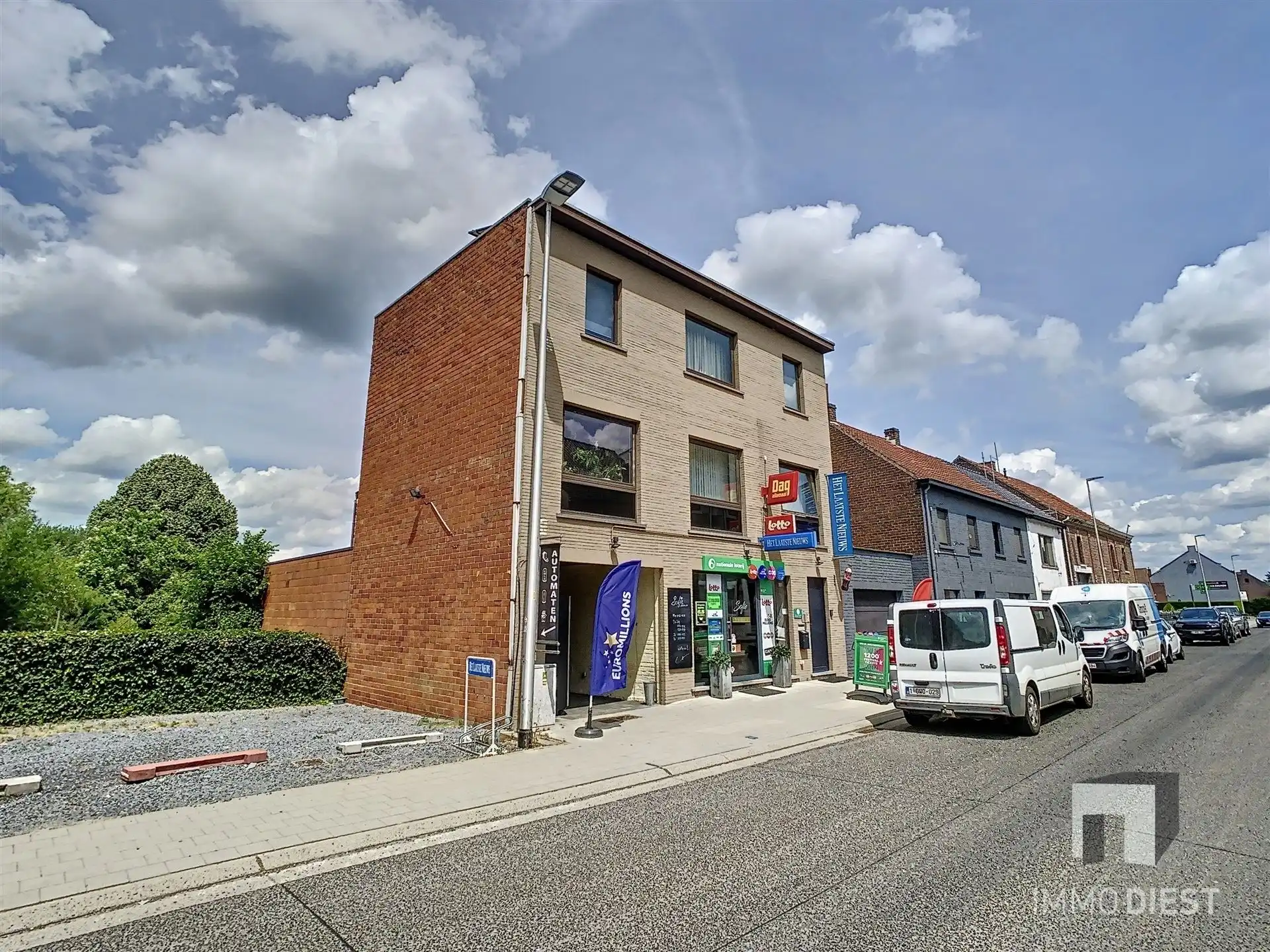 Hoofdfoto van de publicatie: Winkel + duplexappartement met reuze terras