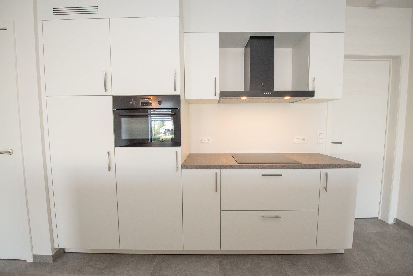 Ruim gelijkvloers nieuwbouwappartement met garage TE HUUR in Waregem! foto 6