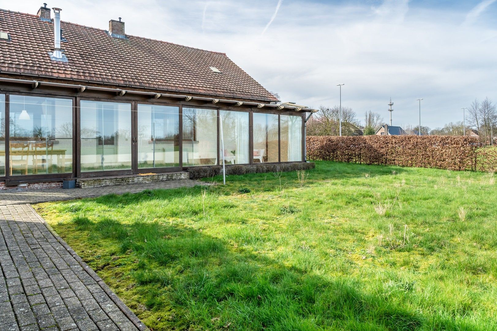 Ruime woning met grote tuin foto 19