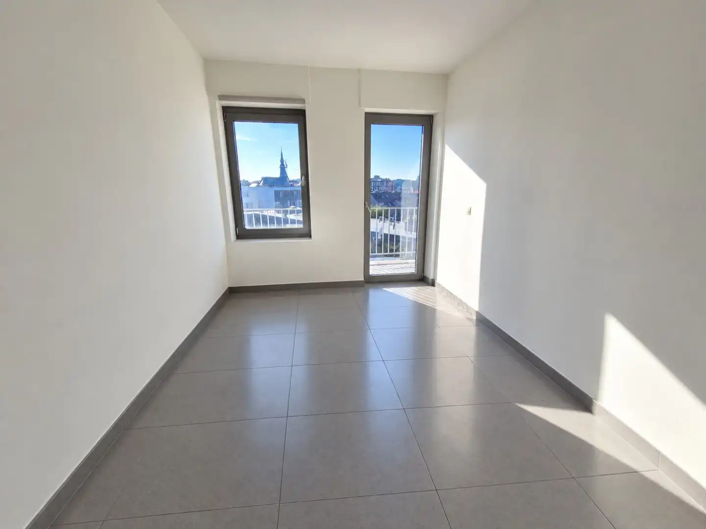 Instapklaar appartement met 3 slaapkamers langs de groene boulevard foto 4