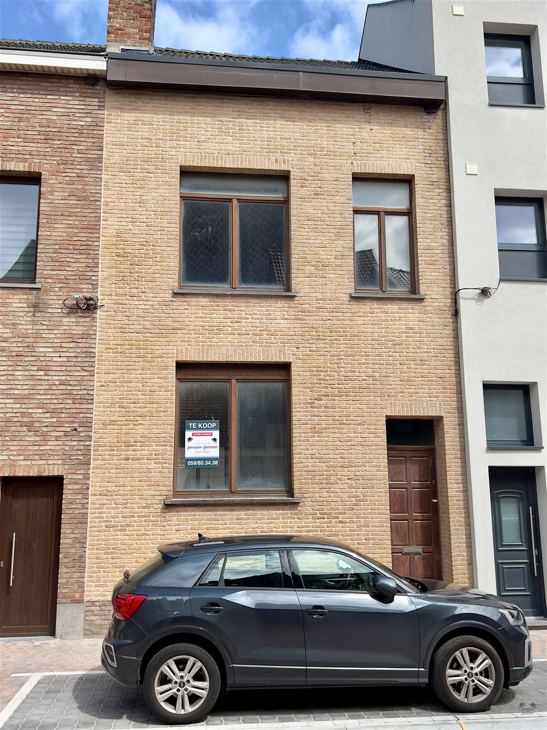 Woning met 5 slaapkamers te Oostende foto {{pictureIndex}}