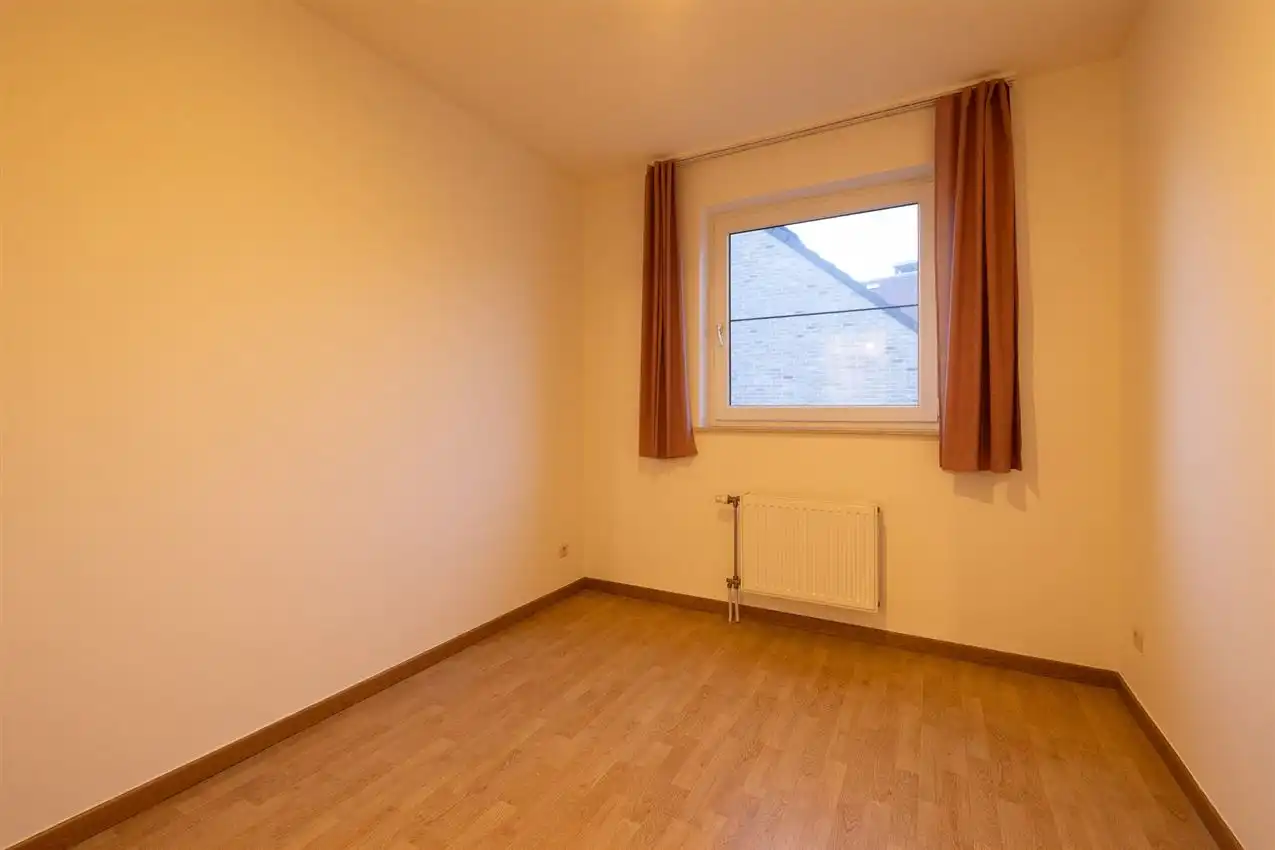 Stadswoning met vier slpk, garage te midden van centrum foto 15