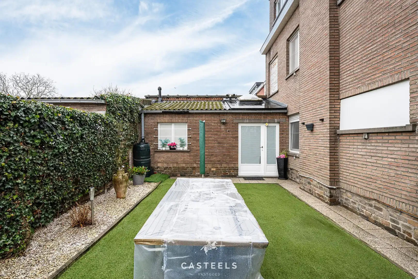 Opbrengsteigendom: 2 appt. inclusief 6 garageboxen in Zwijnaarde foto 4