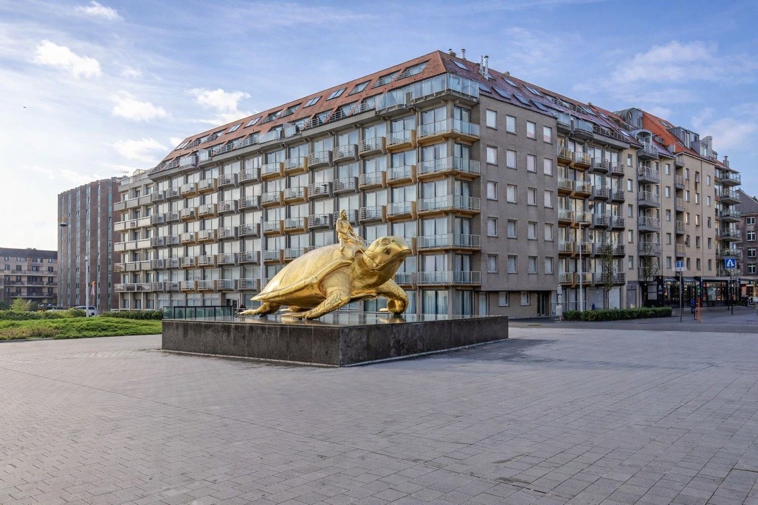 Volledig gerenoveerd appartement met zicht op de vaargeul en schildpad te Nieuwpoort foto 10
