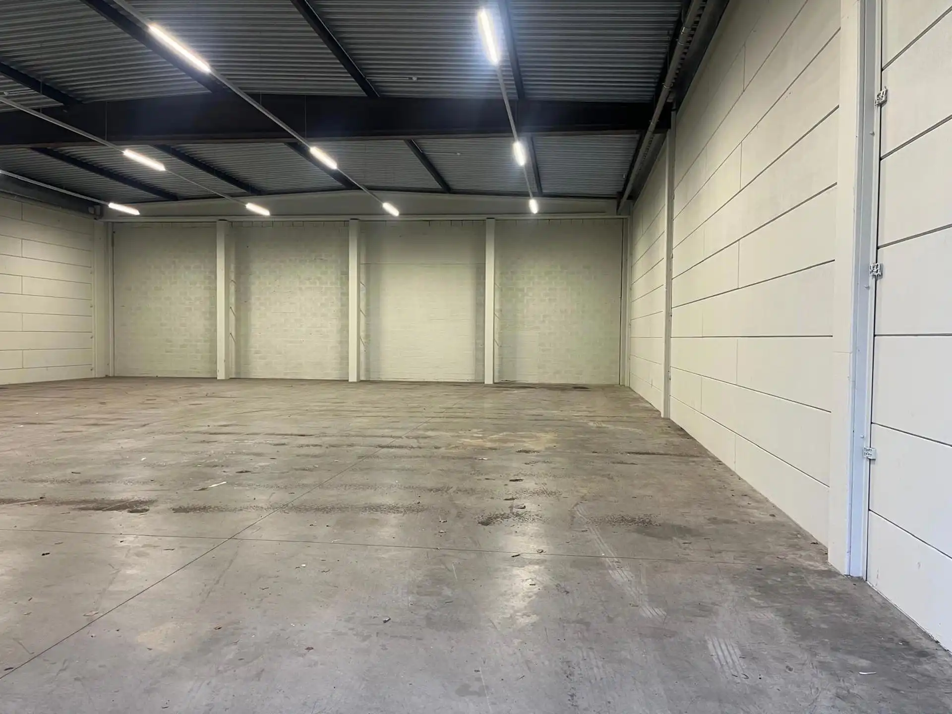 KMO-unit van 526m² in de industriezone Wilrijk nabij de A12 foto 2