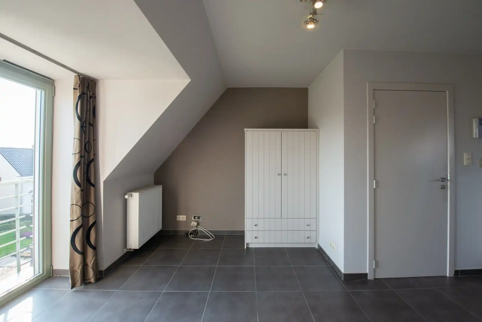 Gezellig 1 slpk dakappartement met staanplaats op centrale ligging te Sint-Joris foto 5
