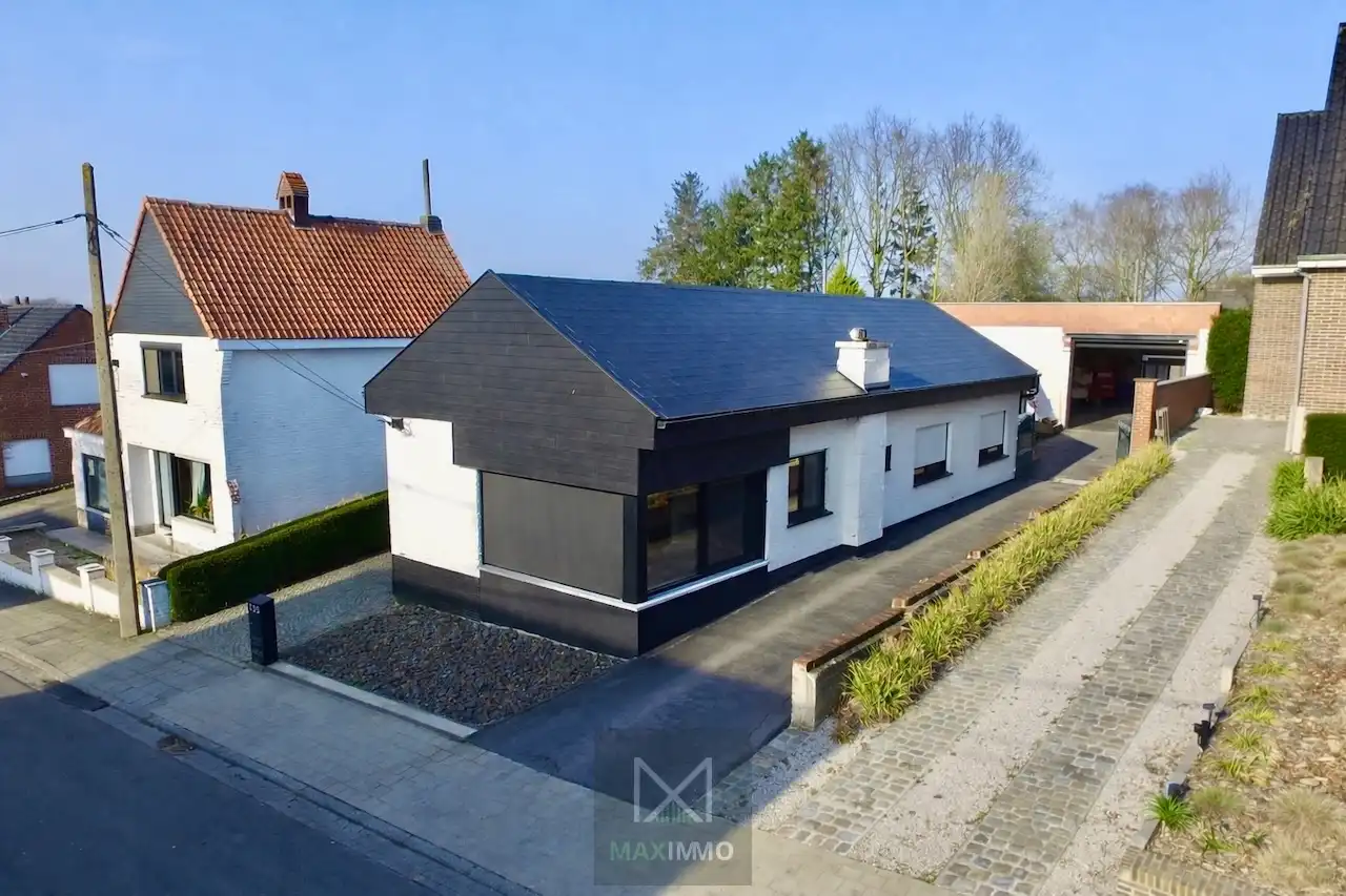 Volledig instapklare gelijkvloerse eigendom met loods van 180 m² op topligging foto 2