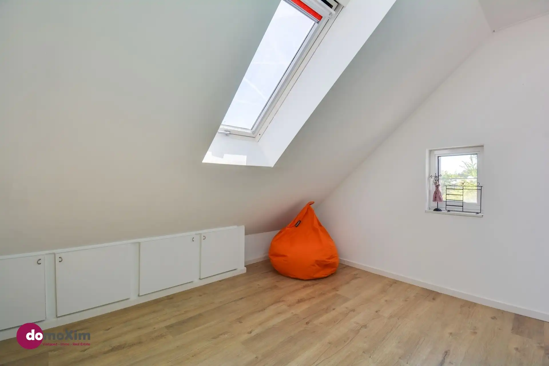 Charmante halfopen bebouwing met prachtige tuin en topligging aan de vaart foto 25