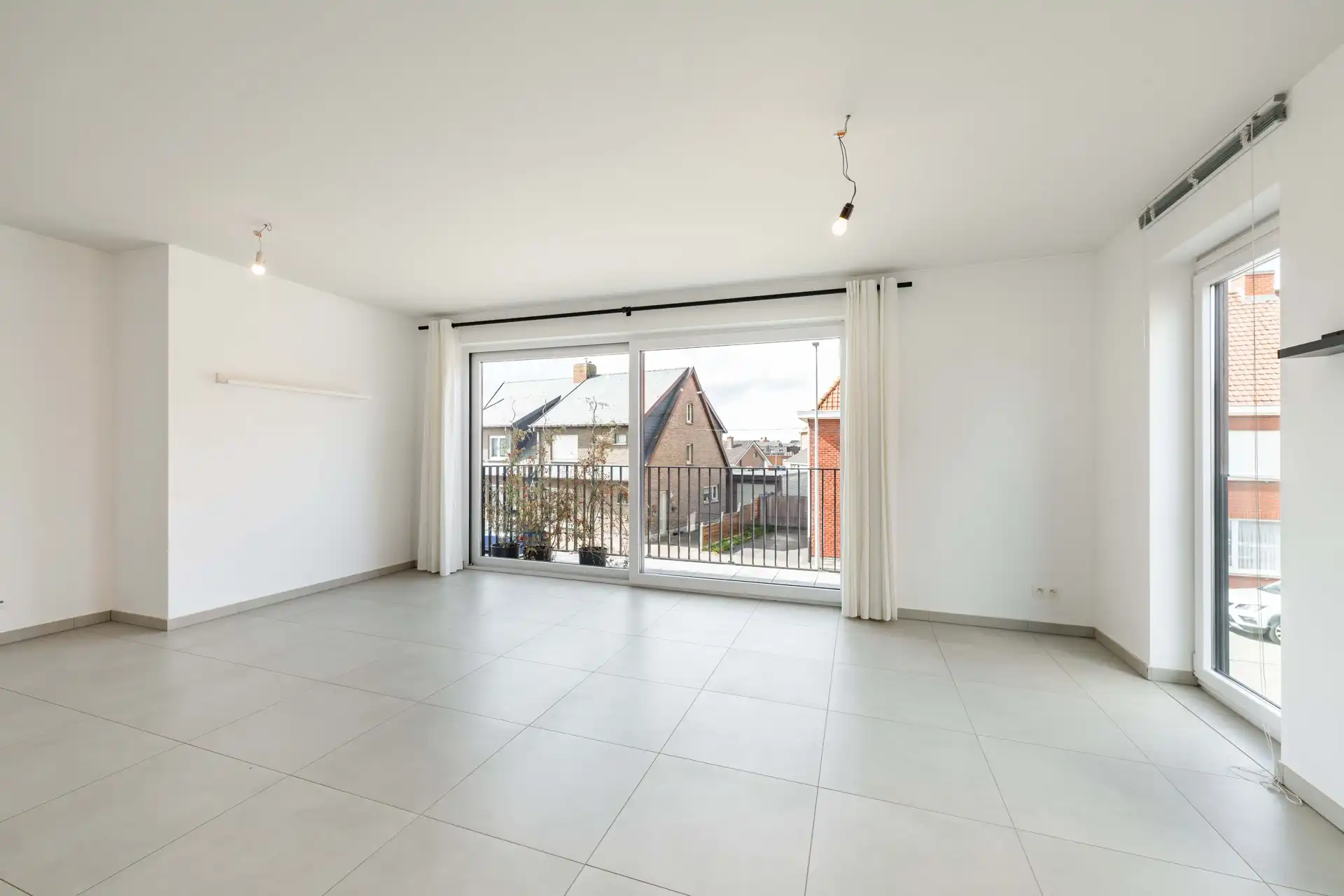 Instapklaar 1-slaapkamerappartement met terras TE KOOP in het centrum van Wielsbeke! foto 5