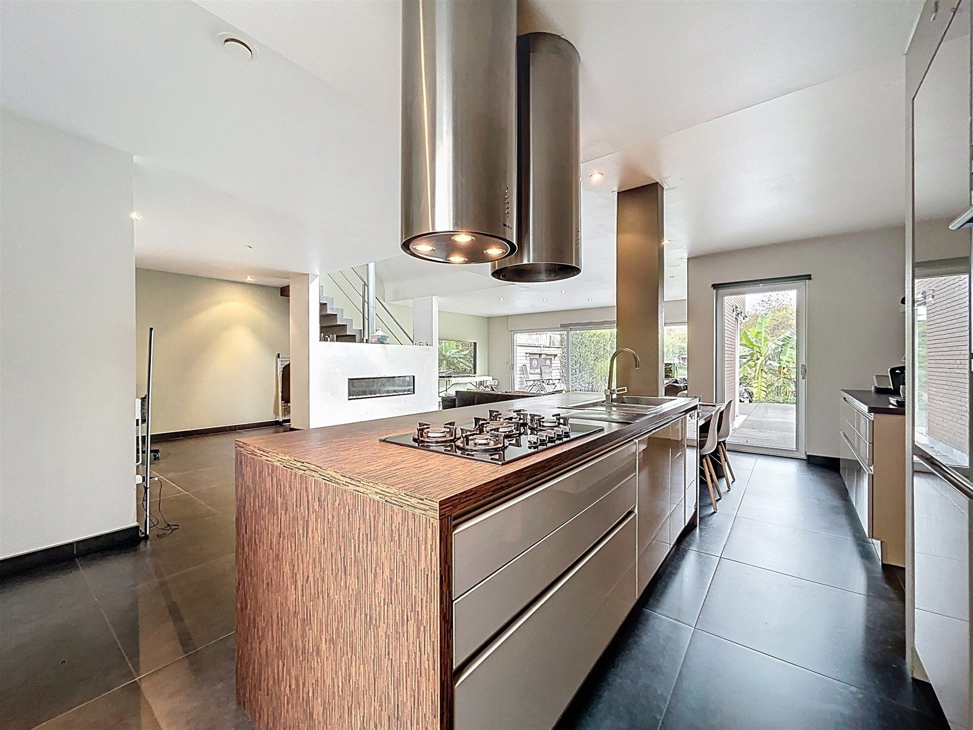 recente gezinswoning met 4 slaapkamers op perceel van 462m² foto 4
