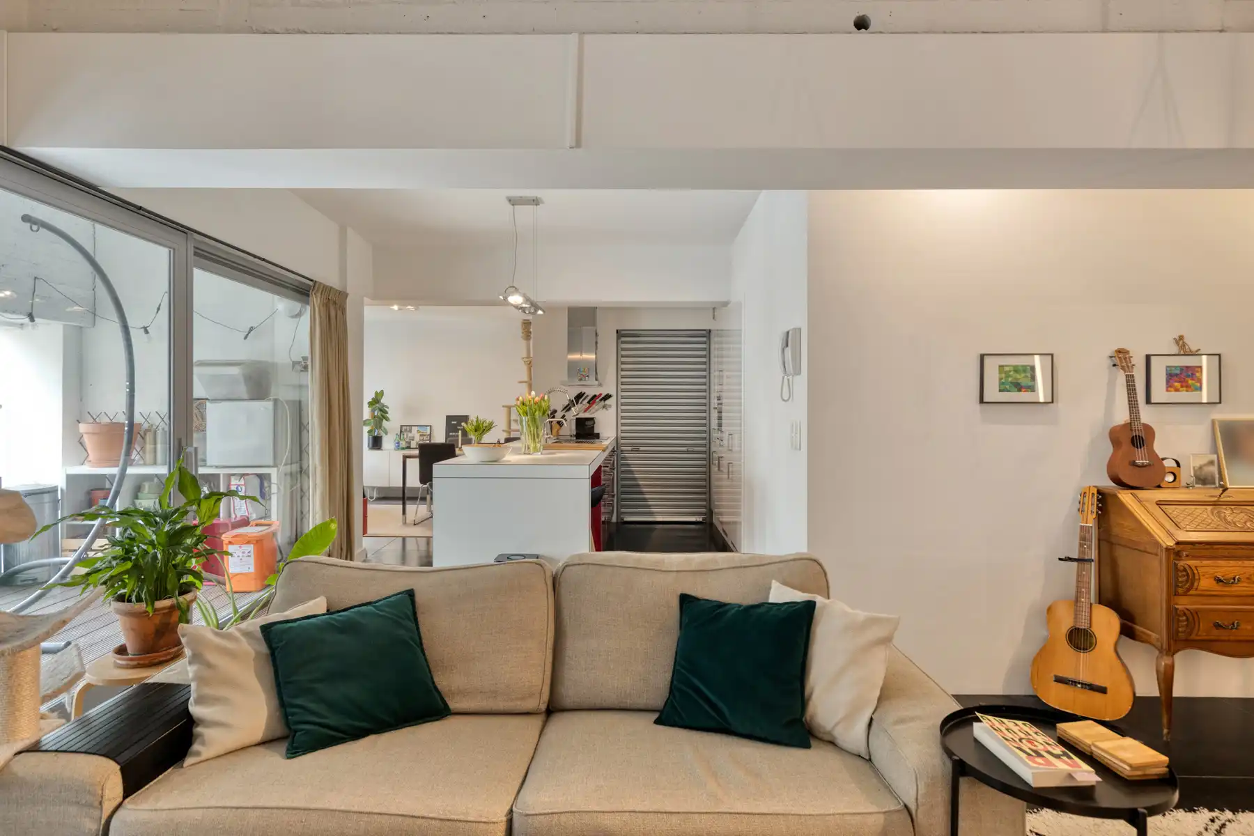 Instapklaar Loftappartement met ruim terras foto 3