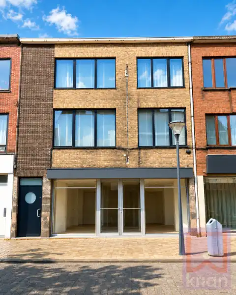 Exclusief opbrengst-/woonpand met handelspand en luxe duplex in hartje Herentals! foto {{pictureIndex}}