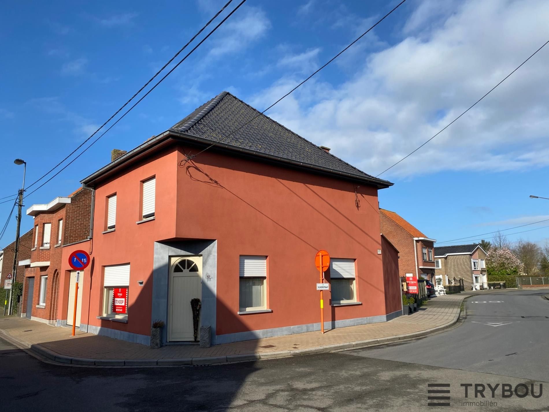 Gerenoveerde hoekwoning met 3 slaapkamers te Houthulst  foto {{pictureIndex}}