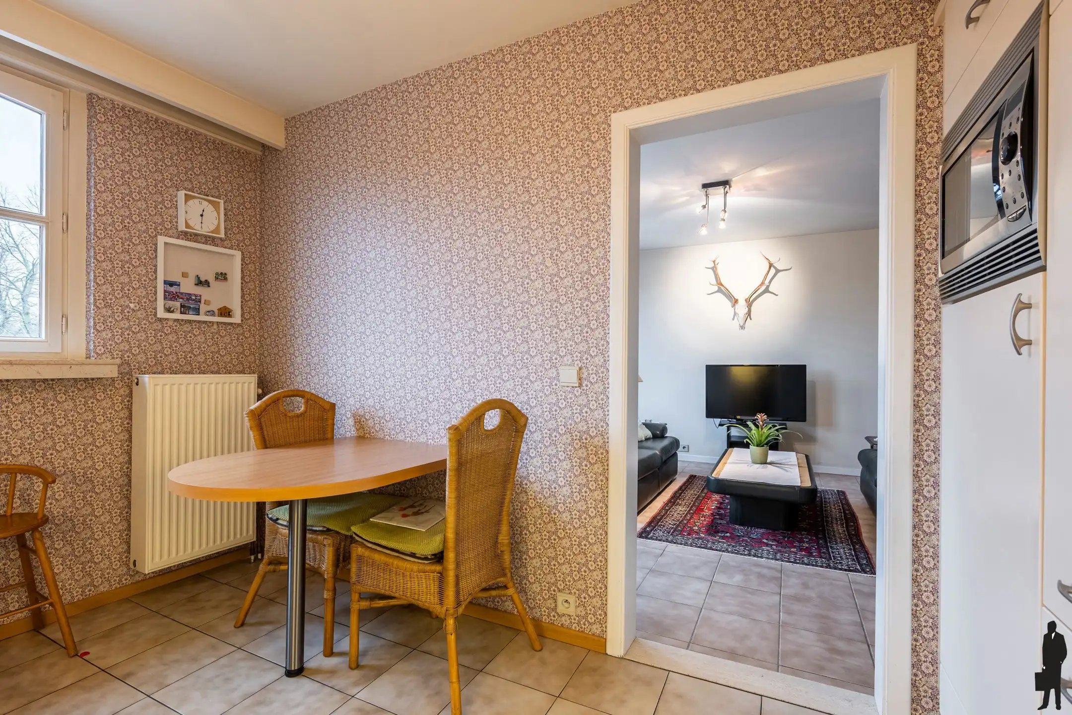 Ruim en lichtrijk appartement met 2 slpks in hartje Hove foto 8