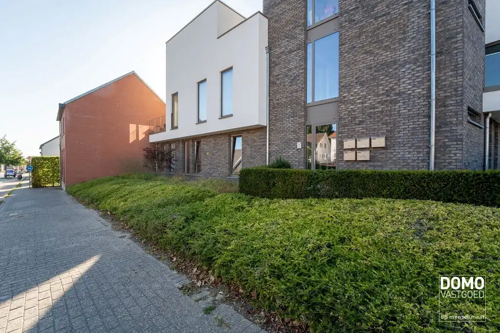 RUIM GELIJKVLOERS APPARTEMENT MET 2 SLAAPKAMERS, TERRAS EN PARKEERGELEGENHEID TE HASSELT (SINT-LAMBRECHTS-HERK) foto 17