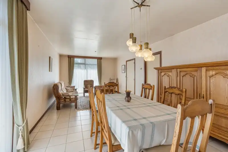 Gelijkvloerse bungalow op een perceel van 20are foto 8