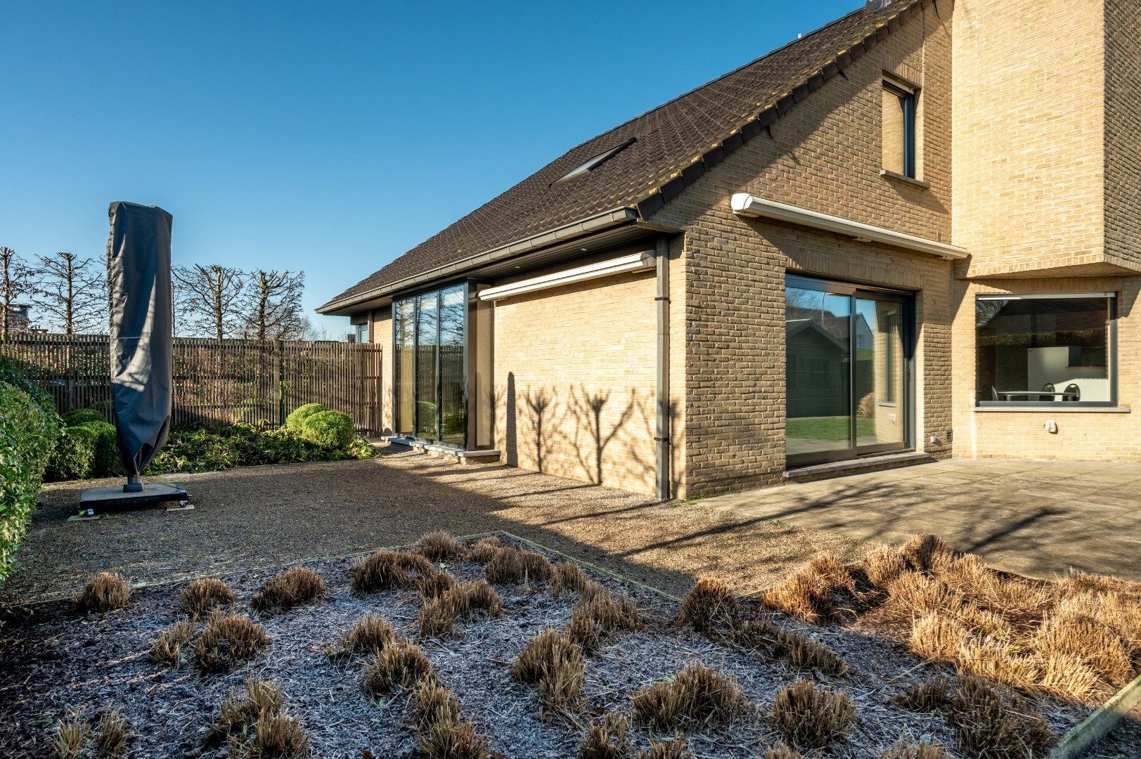 Instapklare woning met inpandige garage, 4 slk + bureau en zonnige ligging. foto 13