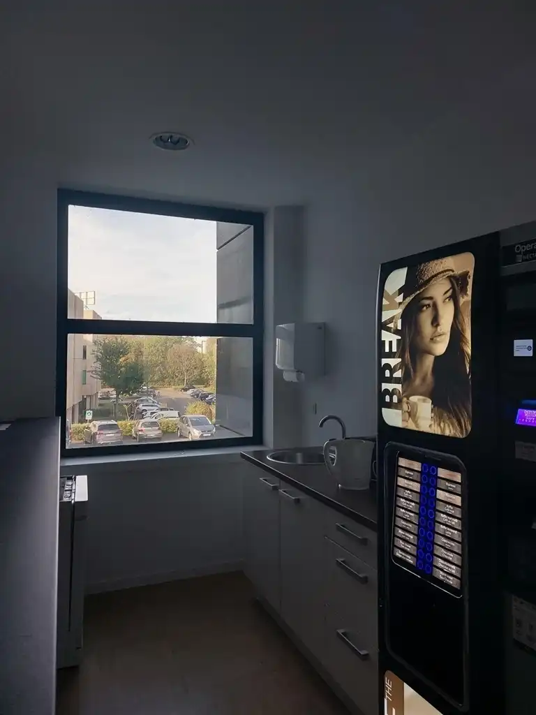  COMMUNICATION CENTRE: 1.160m² foto 15