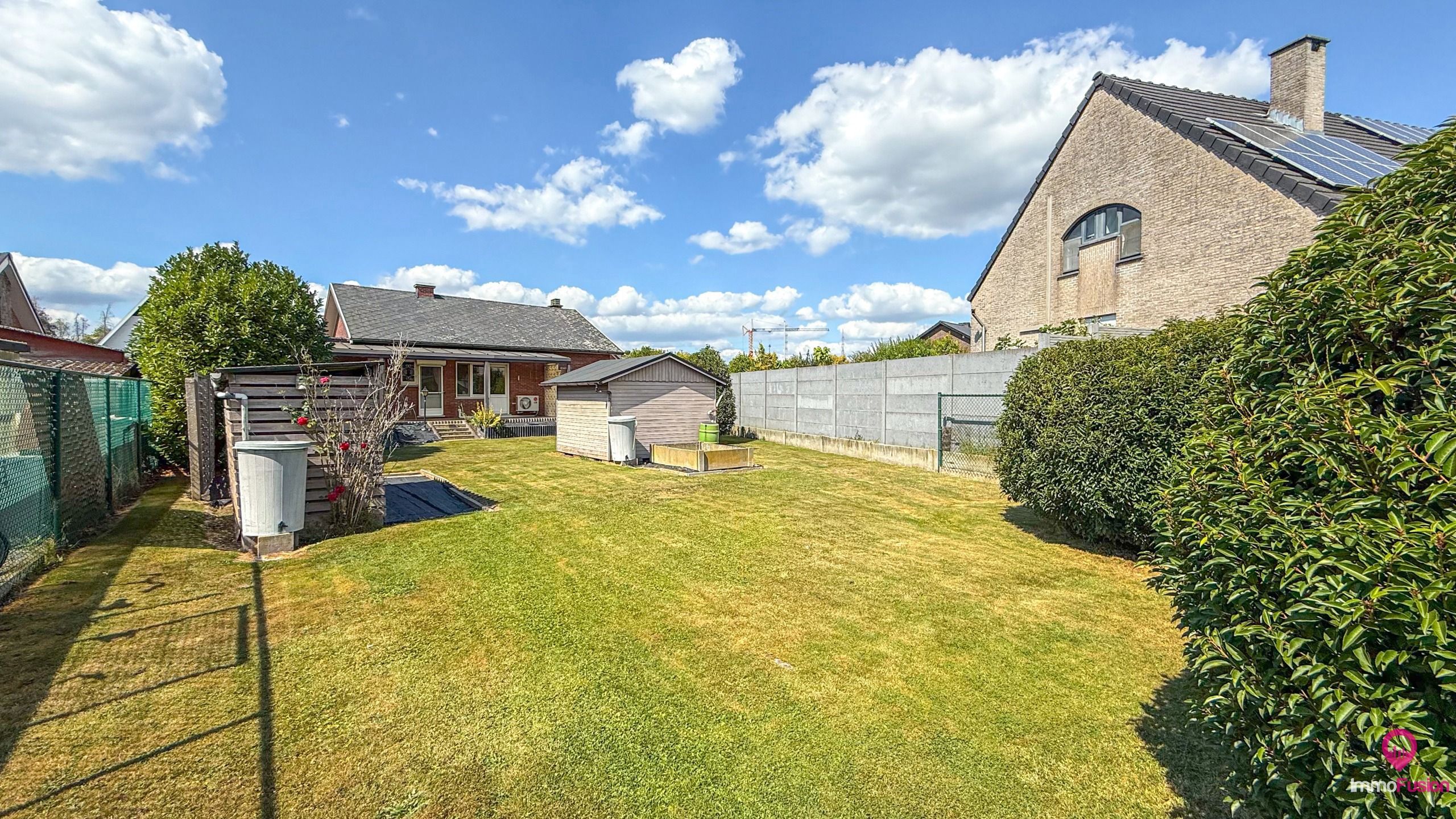 Gelijkvloerse open bebouwing op 6a45 met tuin & garage! foto 31