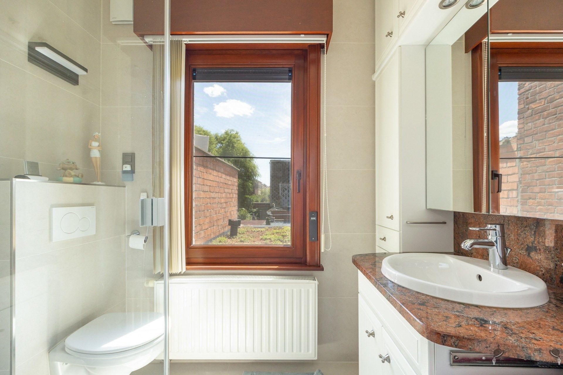 Instapklare energiezuinige woning met drie slaapkamers in hartje Merksem. foto 20