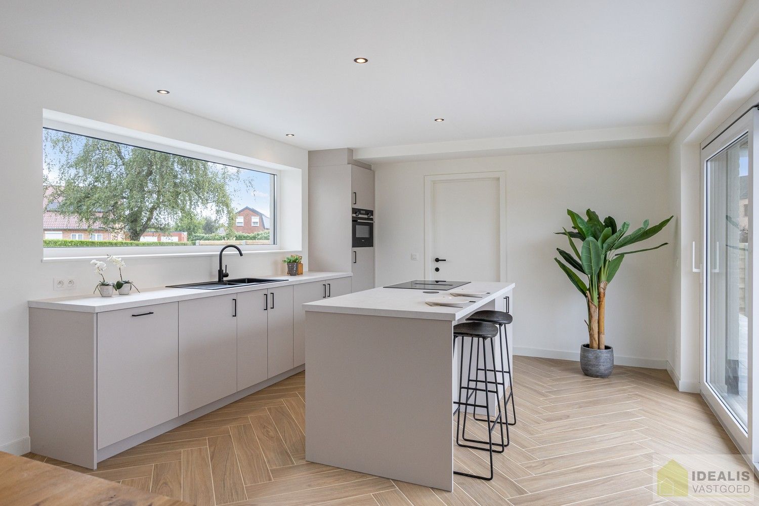 IDEALIS VASTGOED – Schitterend volledig vernieuwde woning met een heerlijke open leefruimte, luxe keuken, 3 ruime slaapkamers, een ruime luxueuze badkamer én een ruime wasplaats! Dit heerlijke huis bevindt zich op een volledig nieuw aangelegd perceel van 7a 88ca vlakbij het centrum van Hamont-Achel, op slechts enkele minuten van de Nederlandse grens - EEN MUST VISIT! - foto 25