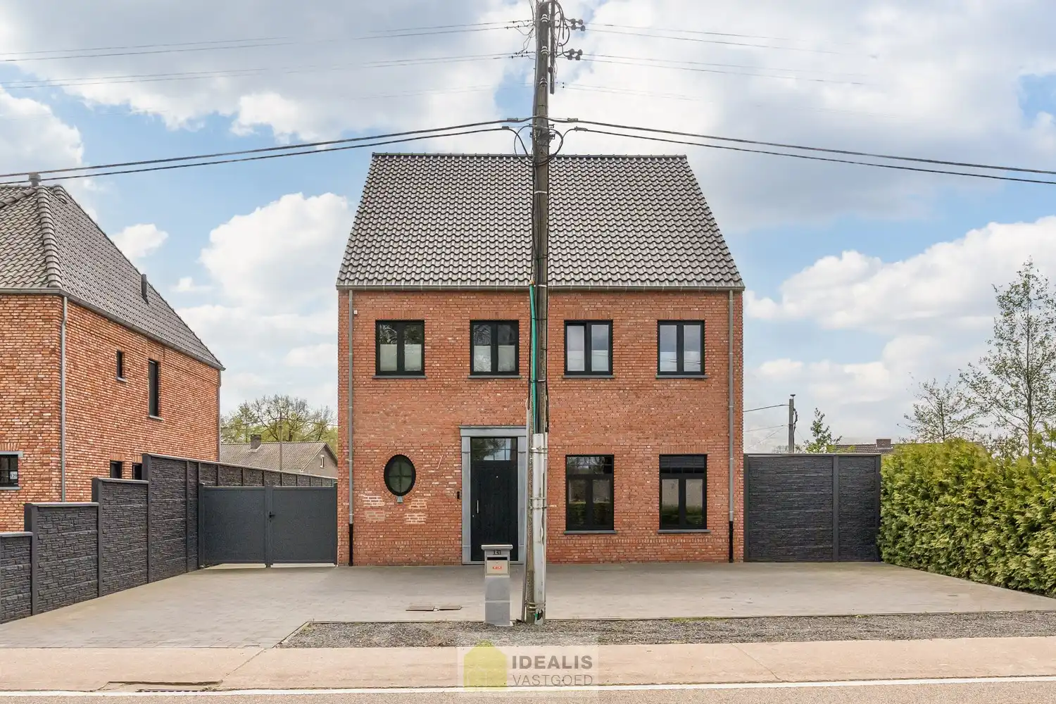 EEN BIJZONDER RIANTE WONING VAN MAAR LIEFST 302M² WOONOPPERVLAKTE OP EEN KNAP PERCEEL VAN 5A 90CA. foto 4