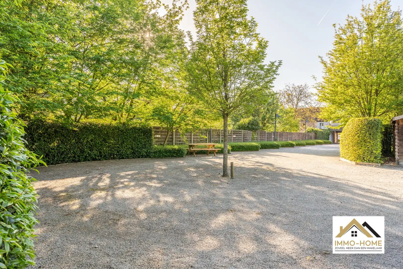 Instapklaar ruim appartement met autostaanplaats foto 17