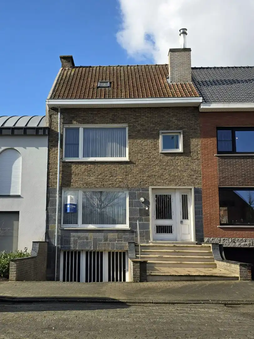 Stevige woning met 3 slaapkamers in doodlopende straat in Kuurne met ruime garage en mooie tuin. foto 24