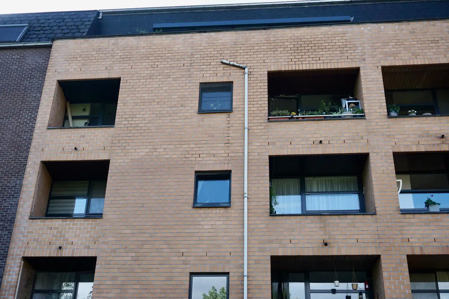RUIM 2-SLAAPKAMERAPPARTEMENT MET TERRAS EN AUTOSTAANPLAATS IN KESSEL-LO foto 24