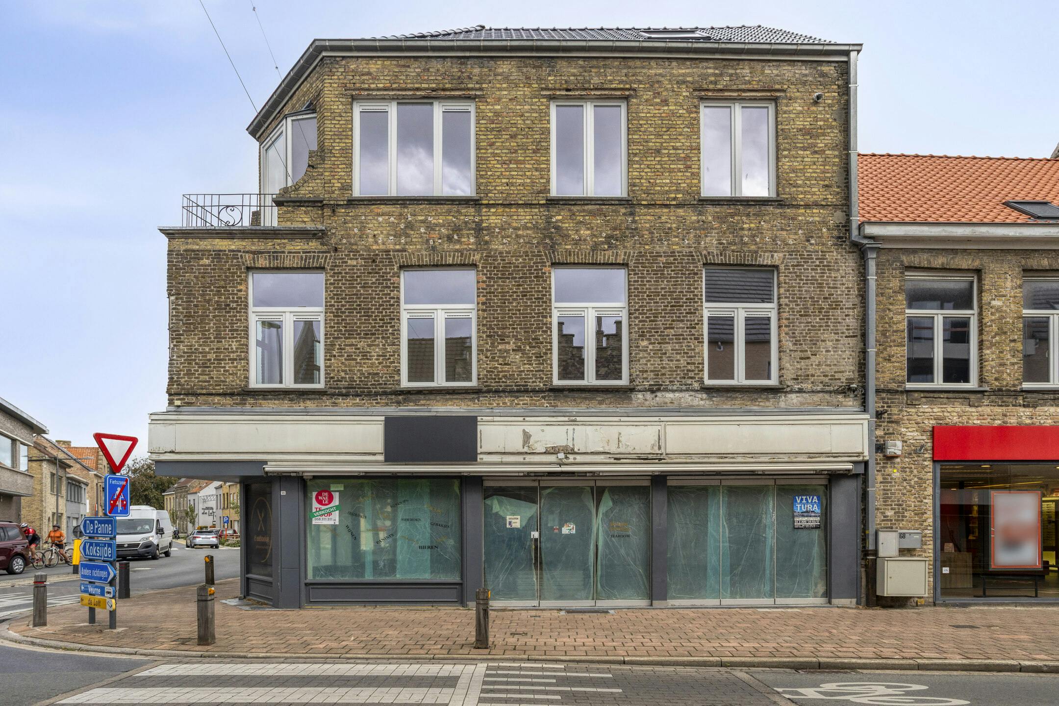 Handelsruimte op commerciële ligging te koop te Veurne. foto 13
