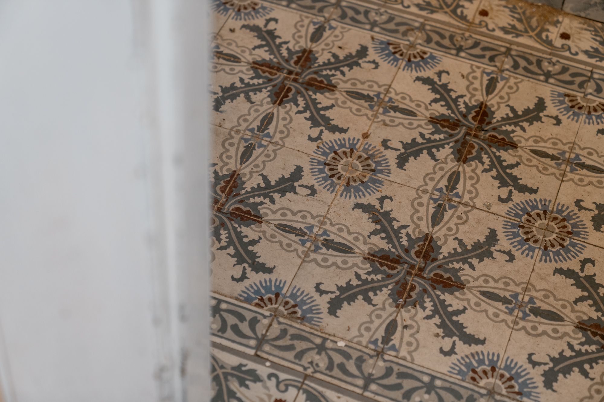 Wrapped in wallpaper: te renoveren of nieuw te bouwen woning in Damtwerpen foto 13