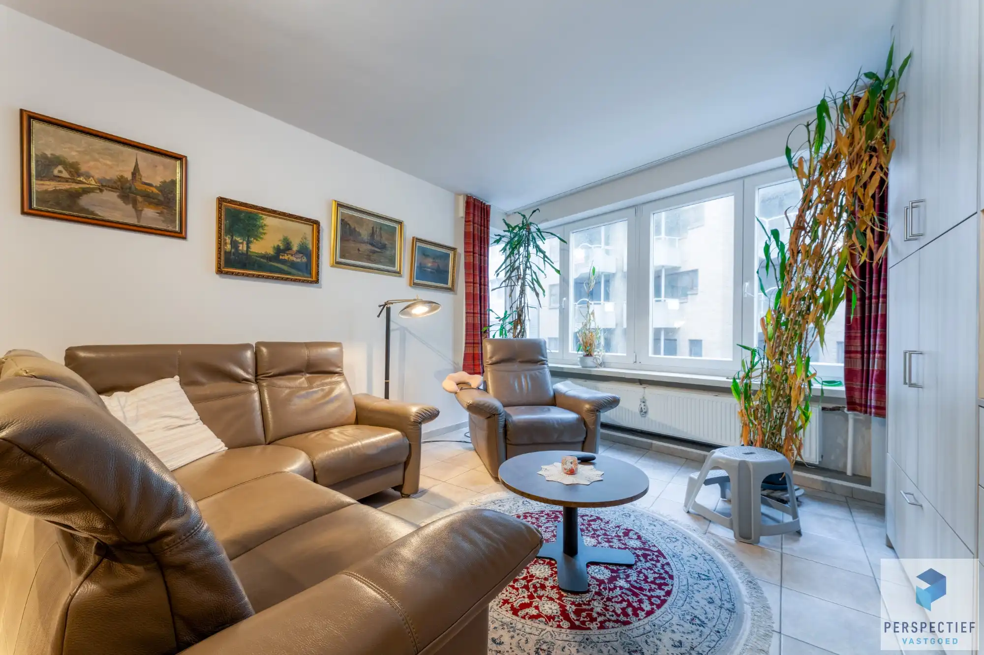 Goed gelegen ruim vernieuwd 2 slaapkamer appartement met grote berging en autostaanplaats foto 3