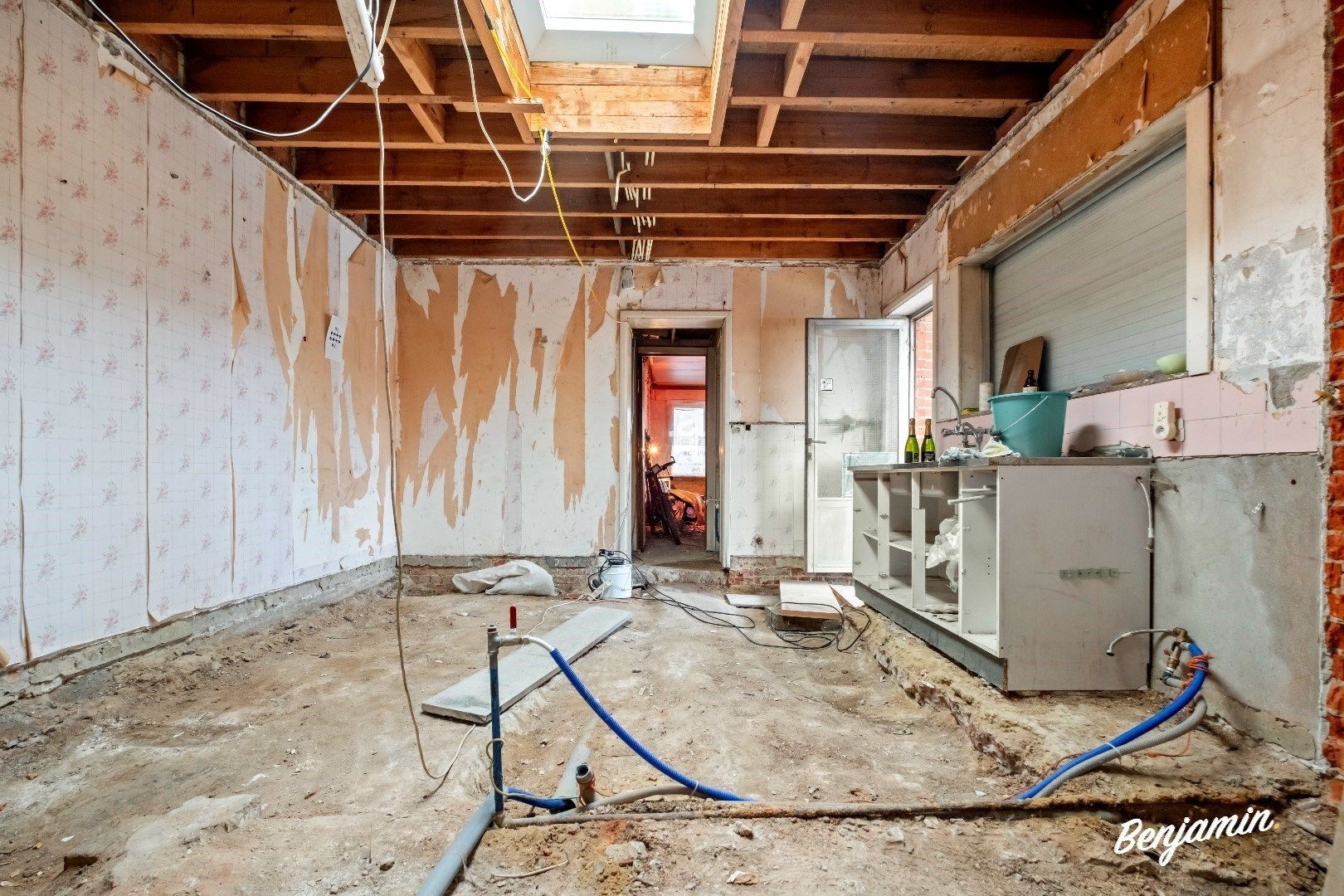 Halfopen woning met loods in Heule foto 14