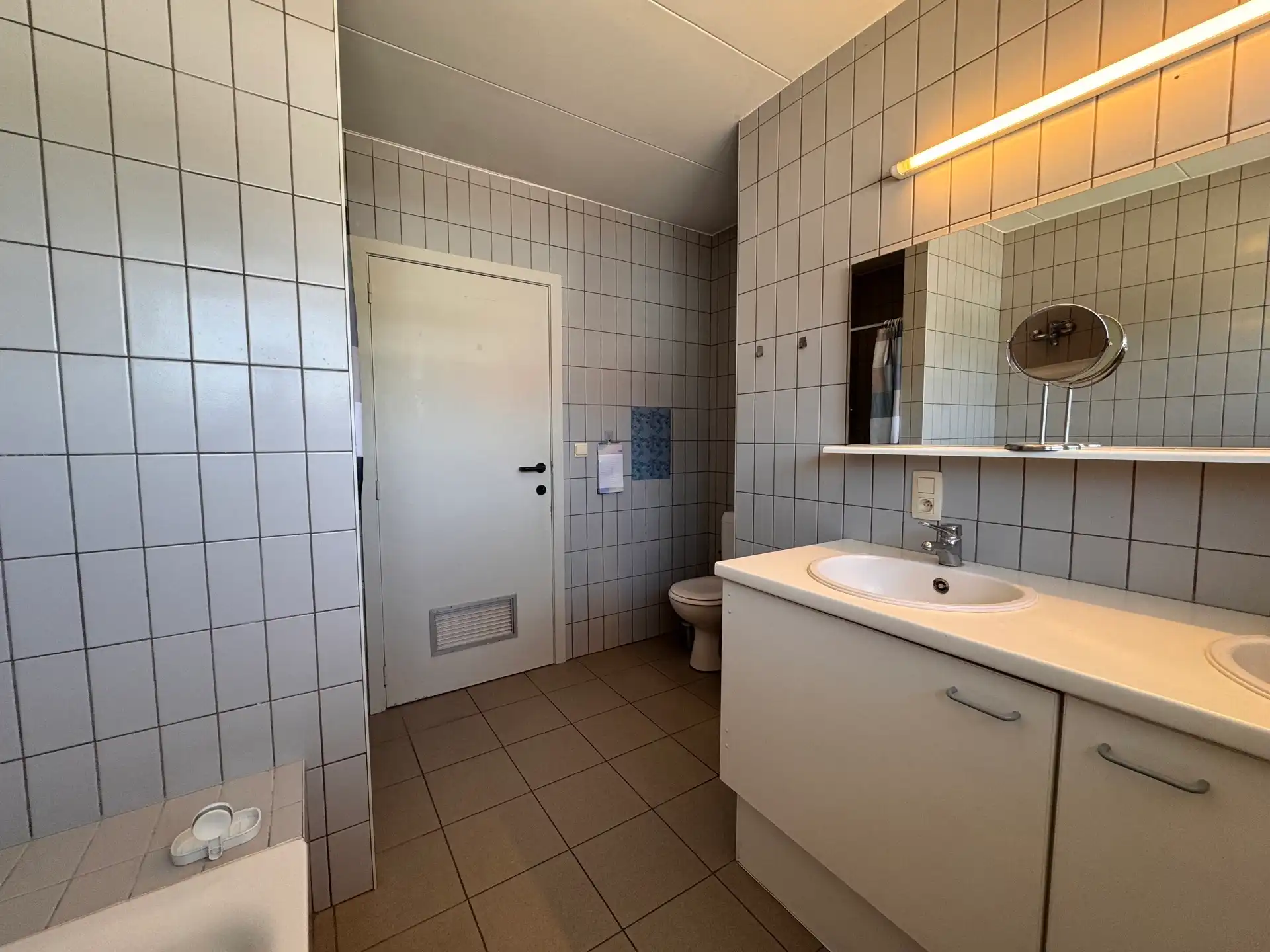 Ruim appartement met drie kamers en terras foto 7