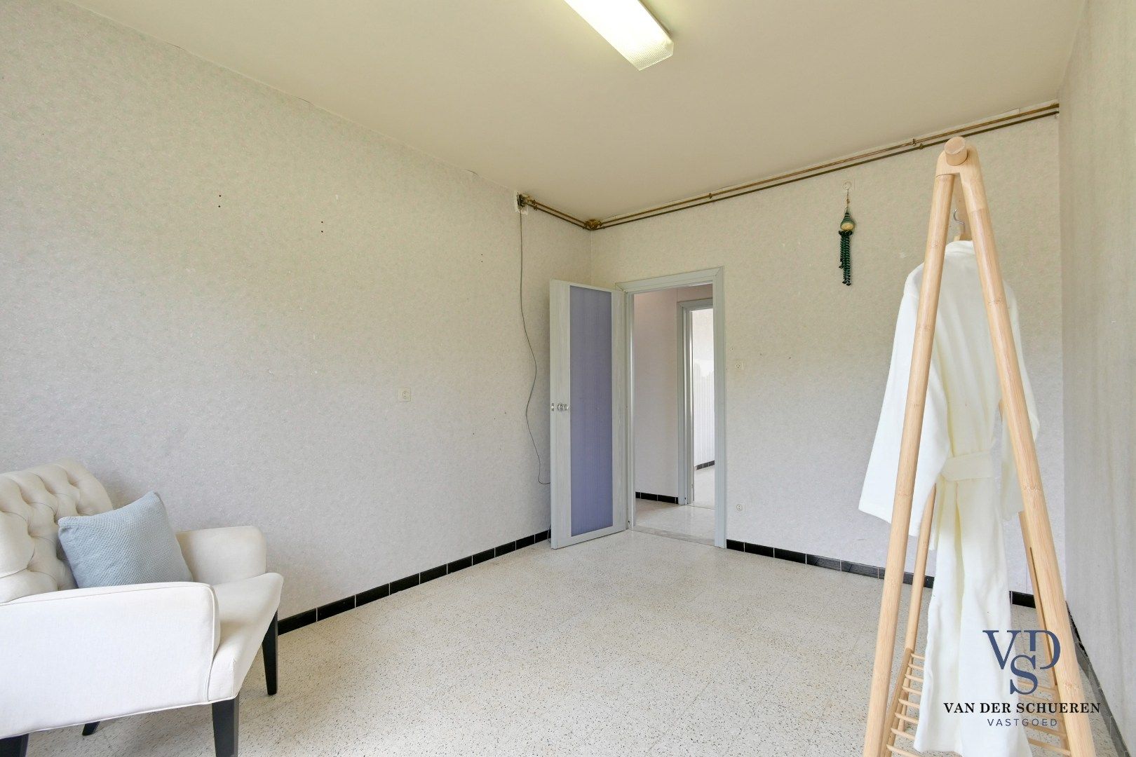 Te renoveren bungalow op een perceel van ca. 2.840 m² foto 21
