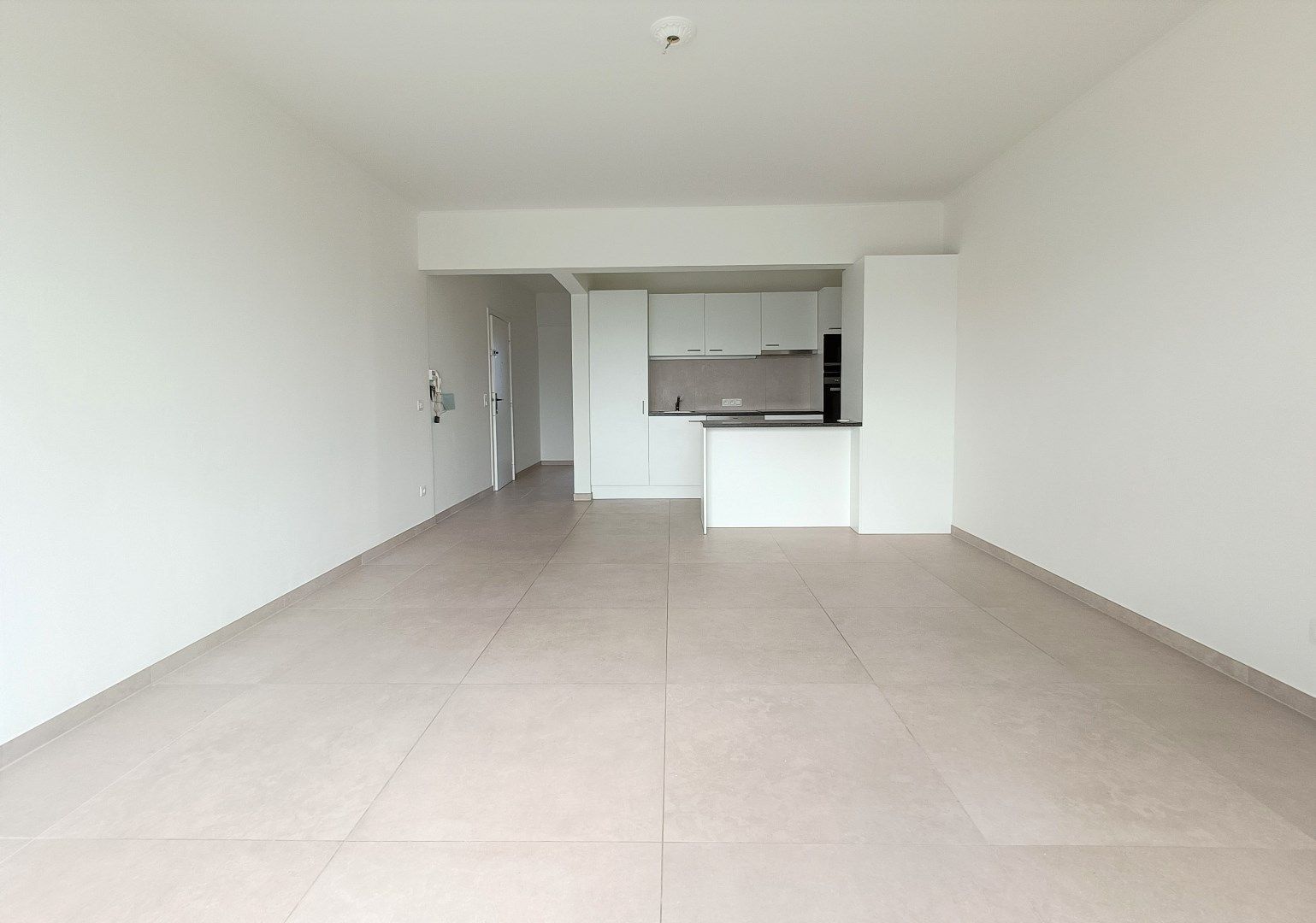 VOLLEDIG VERNIEUWD APPARTMENT IN HET CENTRUM foto 4