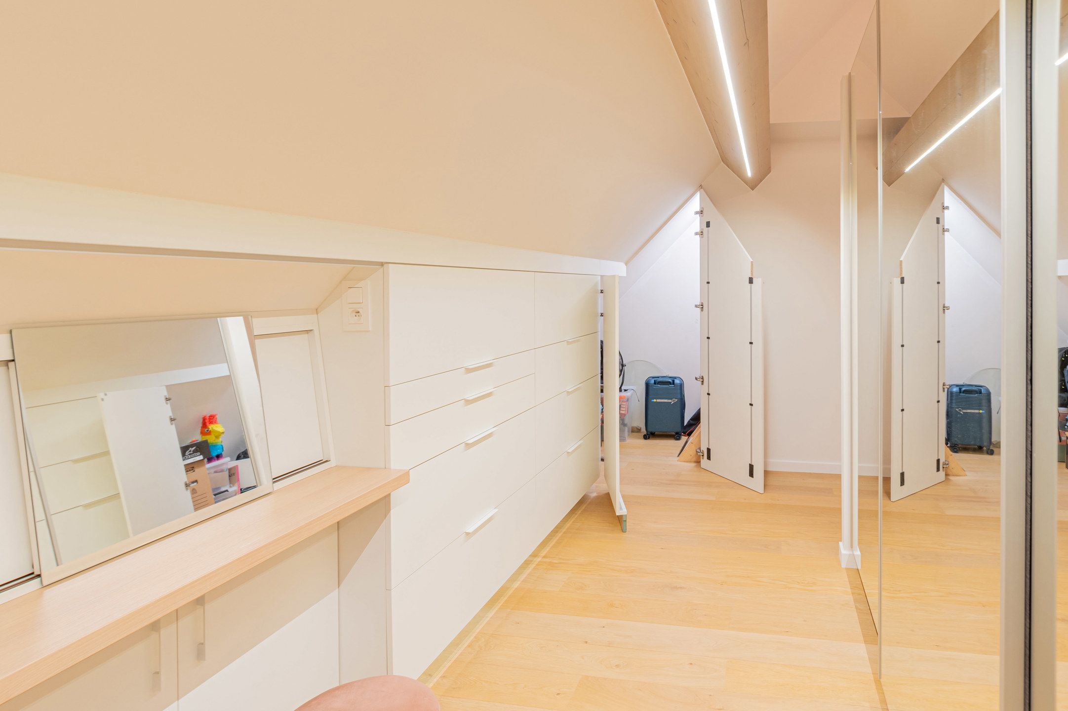 Moderne HOB met 4 (mogelijk 5) kamers en dubbele garage foto 30