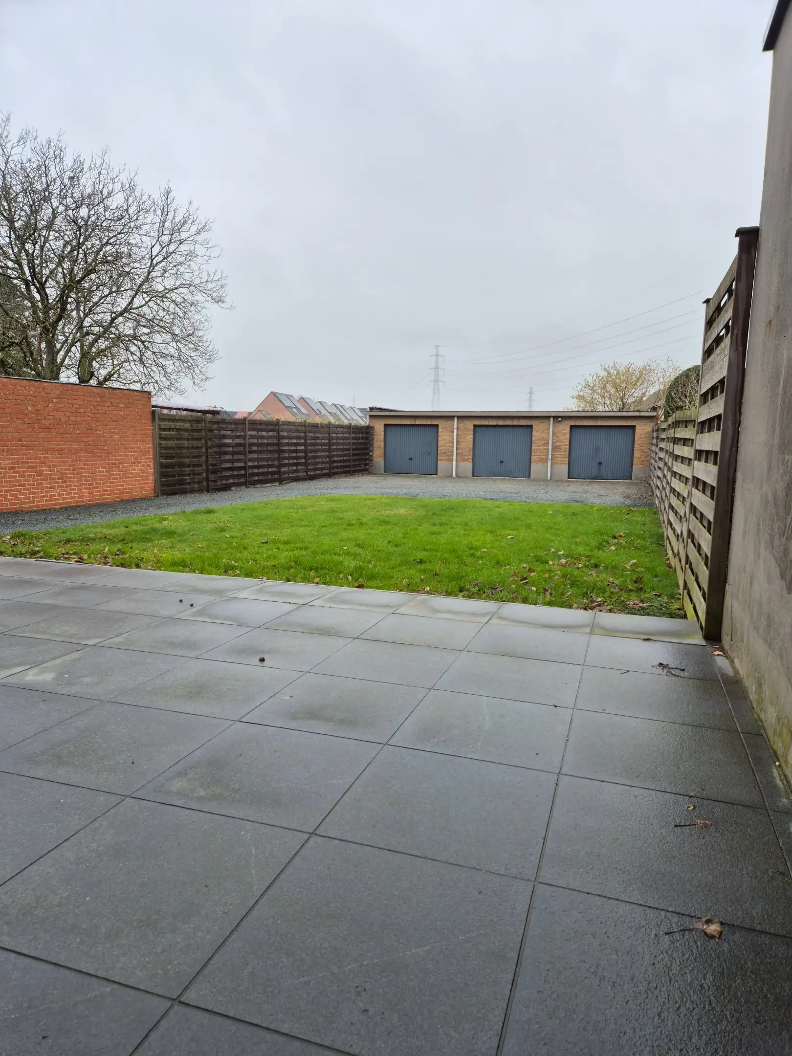 Gelijkvloers appartement met groot terras, tuin en garage. foto 4