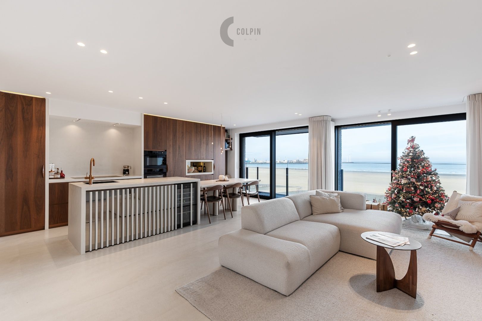 Luxe nieuwbouwappartement met zeezicht op de Zeedijk van Knokke-Heist foto {{pictureIndex}}