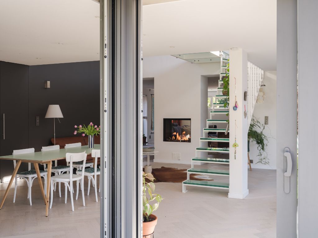 Ruime en energiezuinige woning (A-score) met de mogelijkheid tot combinatie woon/werk op een zeer gegeerde locatie te Sint-Martens-Latem. foto 2