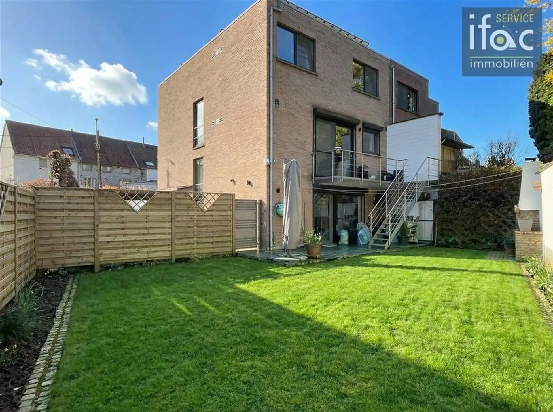 Super onderhouden 3 slaapkamer woning foto 5