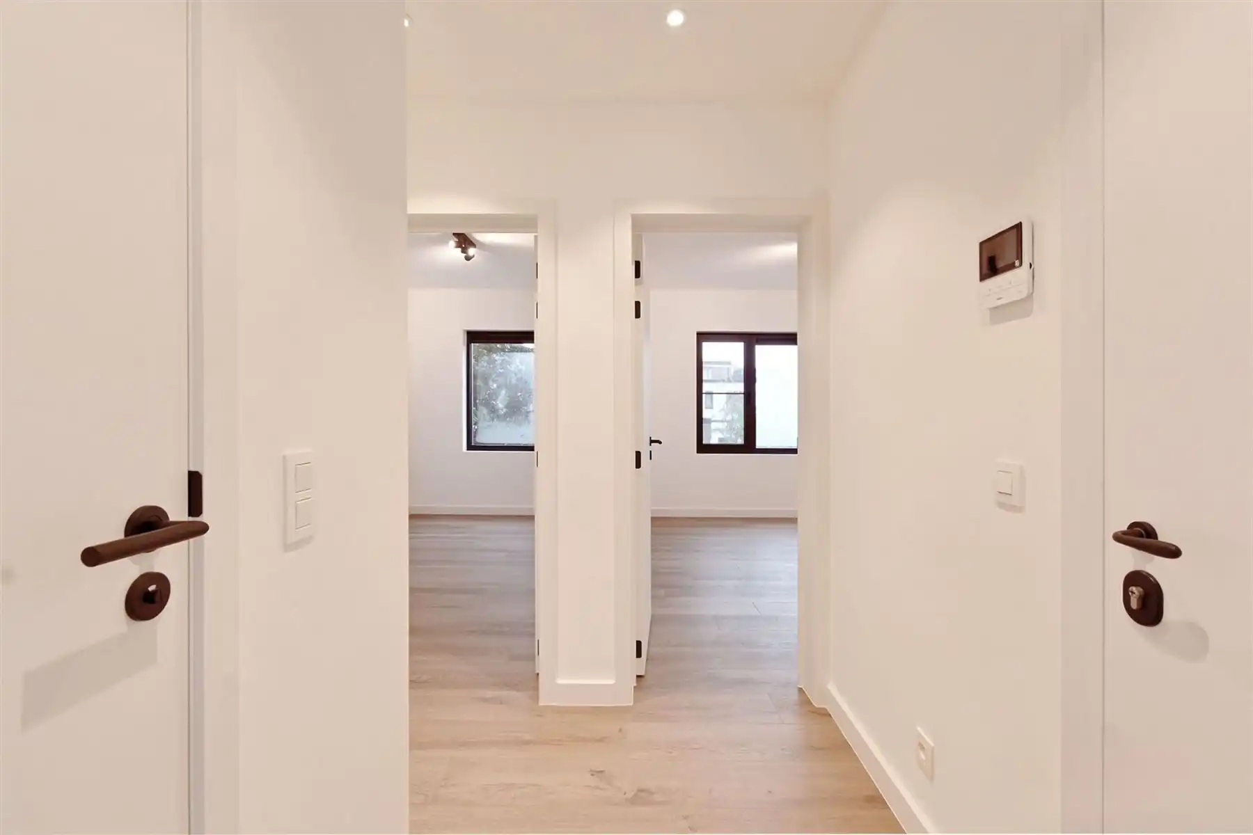 Luxueus gerenoveerd appartement te Berchem! foto 8